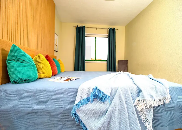 1 Bedroom For 4 People With Pool *