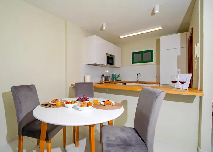 1 Bedroom For 4 People With Pool Appartement *