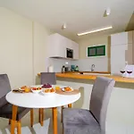 1 Bedroom For 4 People With Pool 公寓 *